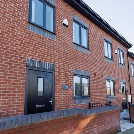 Luxury 3-Bedroom, 2-Bathroom Home Sleeps 7 People Liverpool Dış mekan fotoğraf