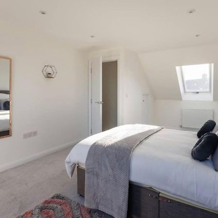 Luxury 3-Bedroom, 2-Bathroom Home Sleeps 7 People Liverpool Dış mekan fotoğraf