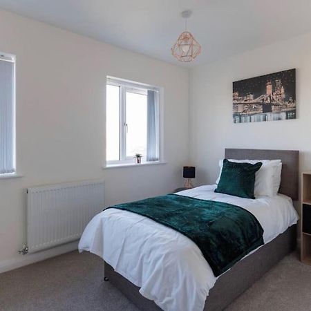 Luxury 3-Bedroom, 2-Bathroom Home Sleeps 7 People Liverpool Dış mekan fotoğraf