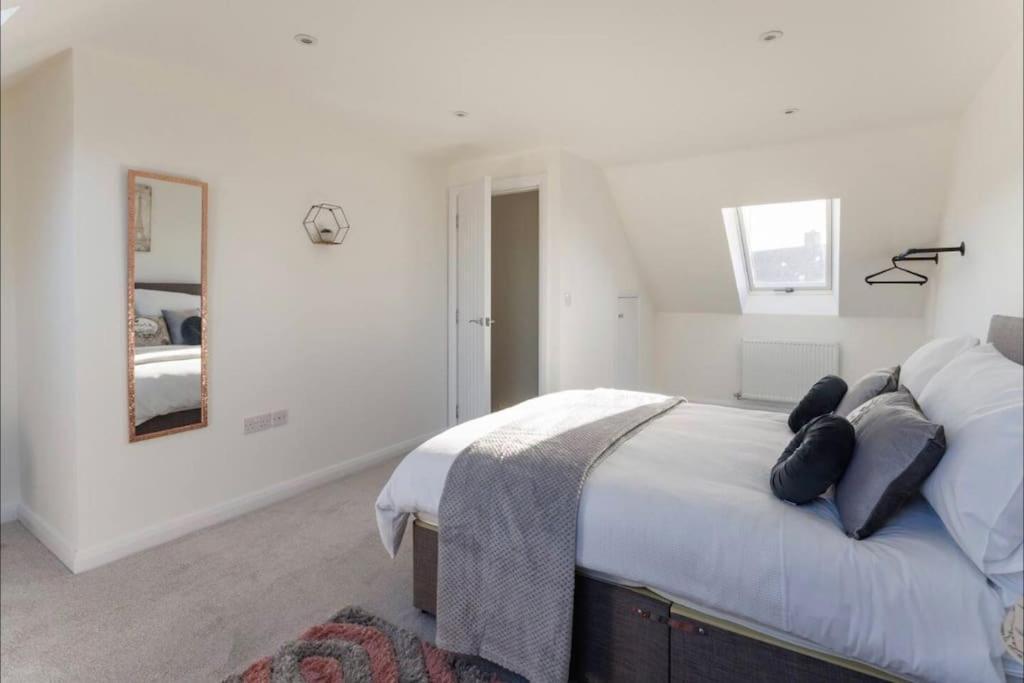 Luxury 3-Bedroom, 2-Bathroom Home Sleeps 7 People Liverpool Dış mekan fotoğraf